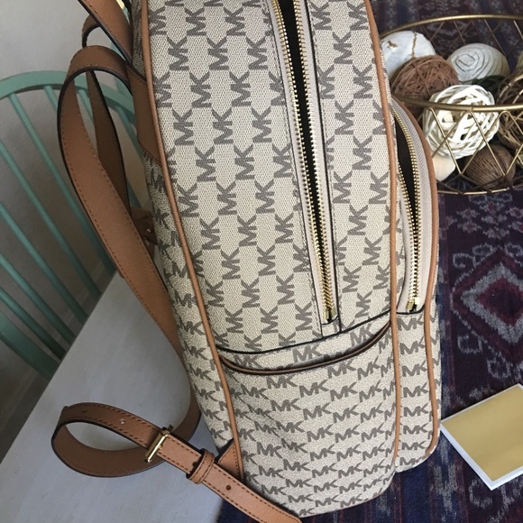 Michael Kors Medium sized MK backpack - Picture 8 of 8